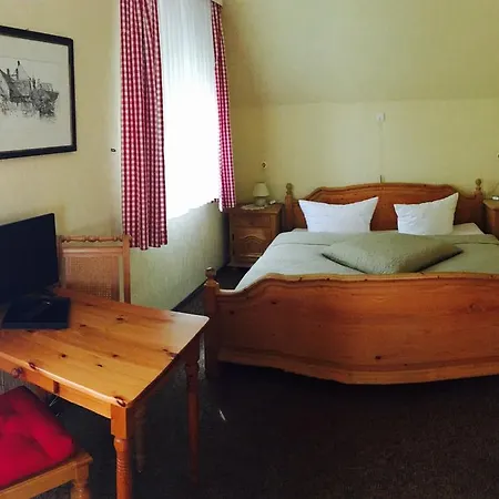 Riverside Airport Hotel *