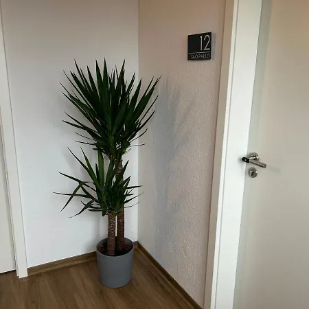 Riverside Airport Hotel *