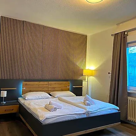 Riverside Airport Hotel *