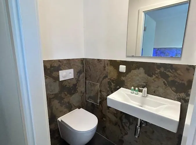 Hotel Riverside Airport