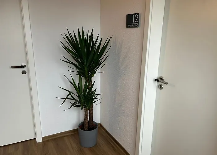 Riverside Airport Hotel *