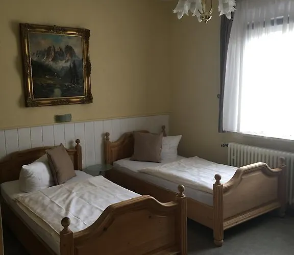 Riverside Airport Hotel *