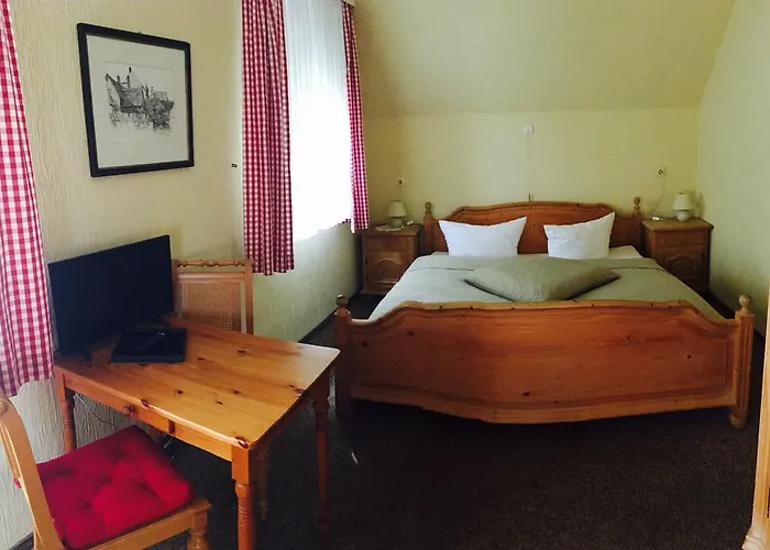 Riverside Airport Hotel *